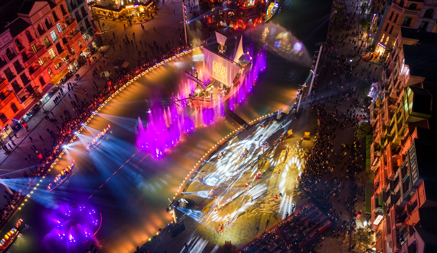 Mãn nhãn với show thực cảnh 3D mapping trên sân khấu thuyền lớn nhất châu Á tại Mega Grand world Hà Nội