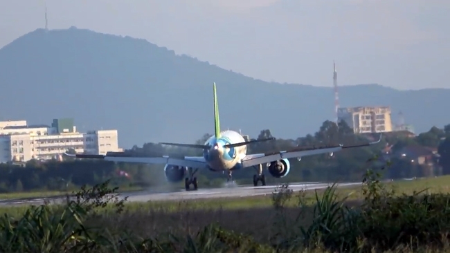 Sân bay Vinh đóng cửa sửa đường băng, nhiều hãng hàng không Việt phải hủy chuyến .