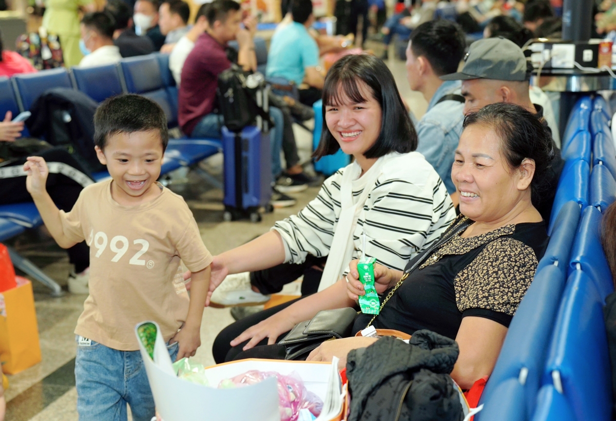Vietnam Airlines đưa người lao động phương nam về đoàn tụ bên gia đình dịp Tết Giáp Thìn 2024