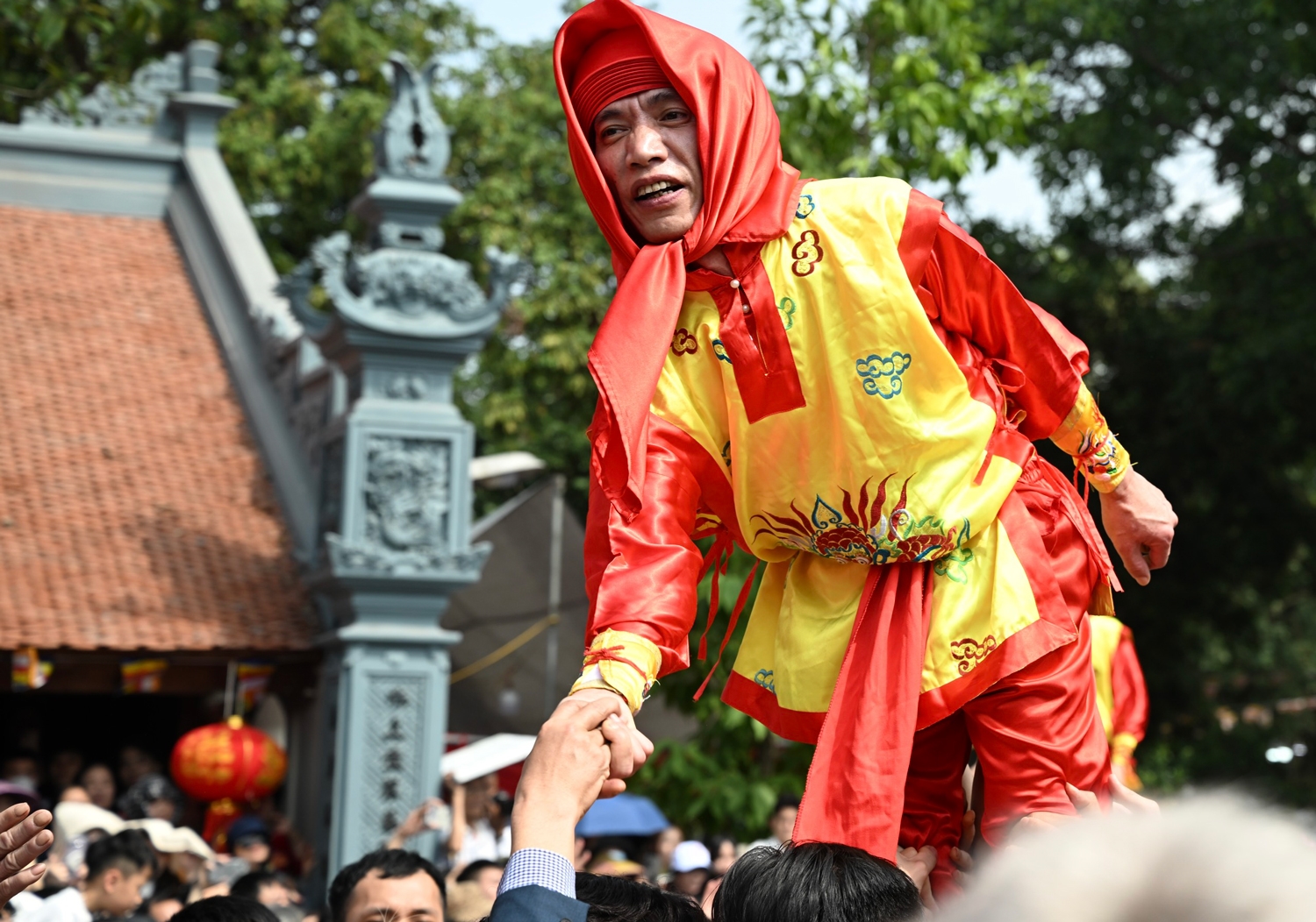 Rực rỡ và sôi động lễ hội rước pháo làng Đồng Kỵ, Bắc Ninh.  9