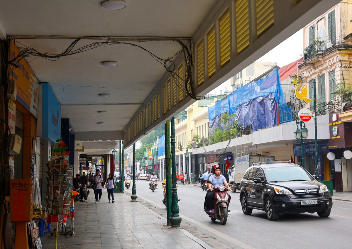 Chỉnh trang, cải tạo mặt tiền nhà dân trên phố Tràng Tiền, Hà Nội. 10