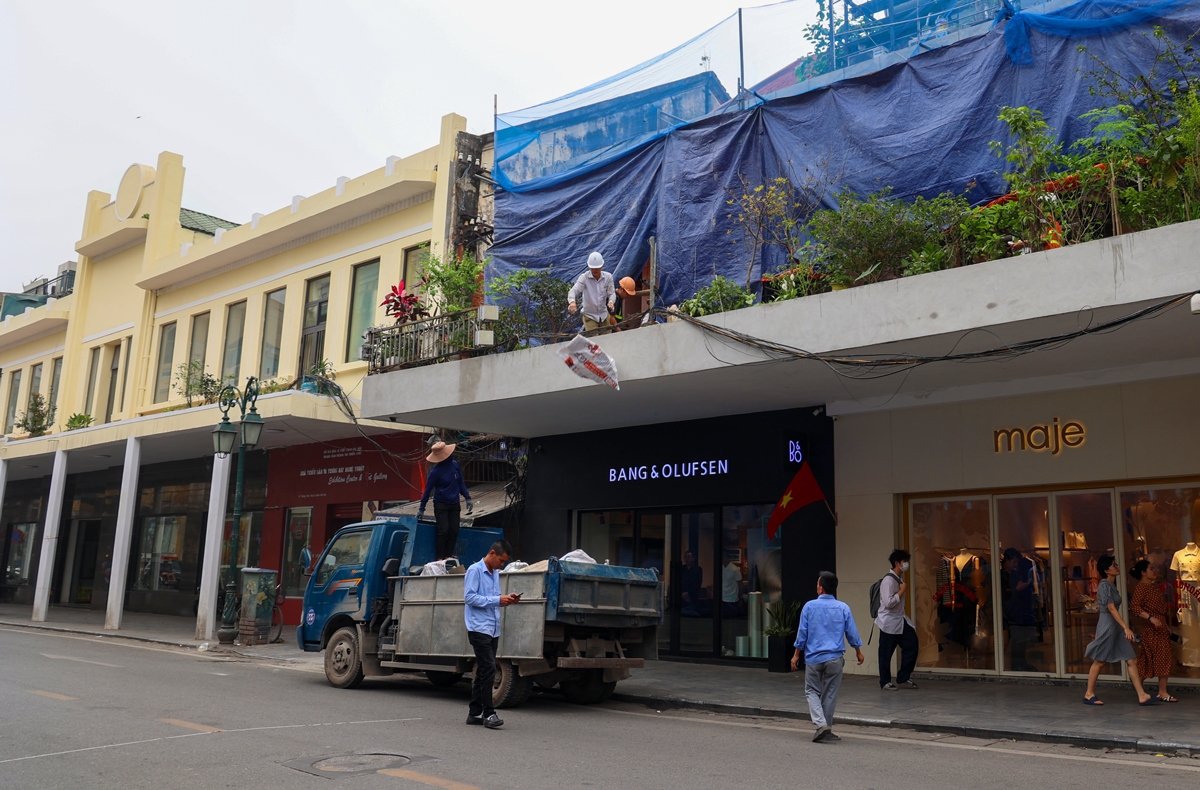 Chỉnh trang, cải tạo mặt tiền nhà dân trên phố Tràng Tiền, Hà Nội. 1