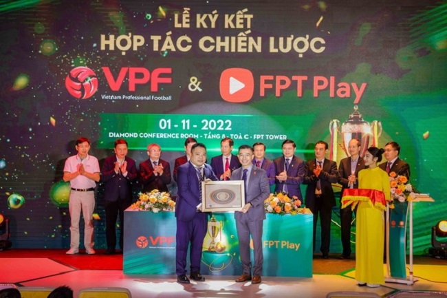 Thăng hạng bản quyền 30 lần: Đột phá lớn của bóng đá Việt Nam 
