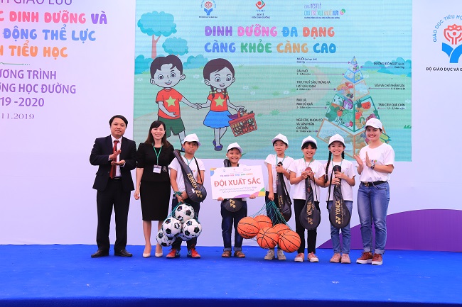 Nestlé hỗ trợ học sinh Hưng Yên trang bị kiến thức dinh dưỡng từ tiểu học