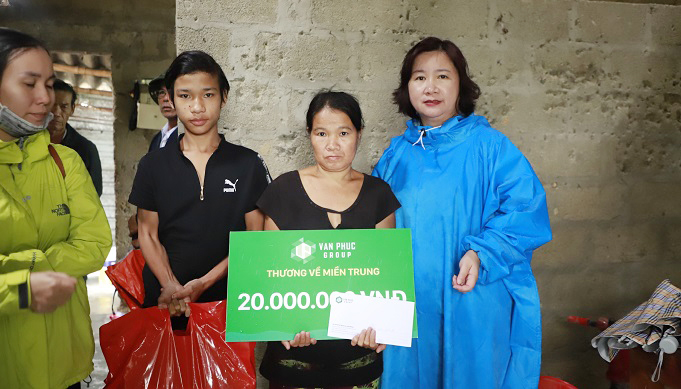Tập đoàn Vạn Phúc ủng hộ 3 tỷ đồng cho đông bào miền Trung bị lũ lụt