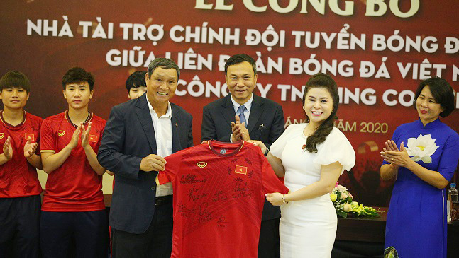 King Coffee tài trợ cho tuyển bóng đá Việt Nam
