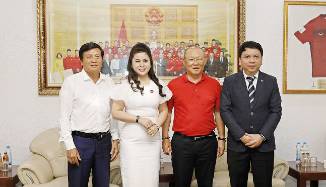 King Coffee tài trợ cho tuyển bóng đá Việt Nam 1