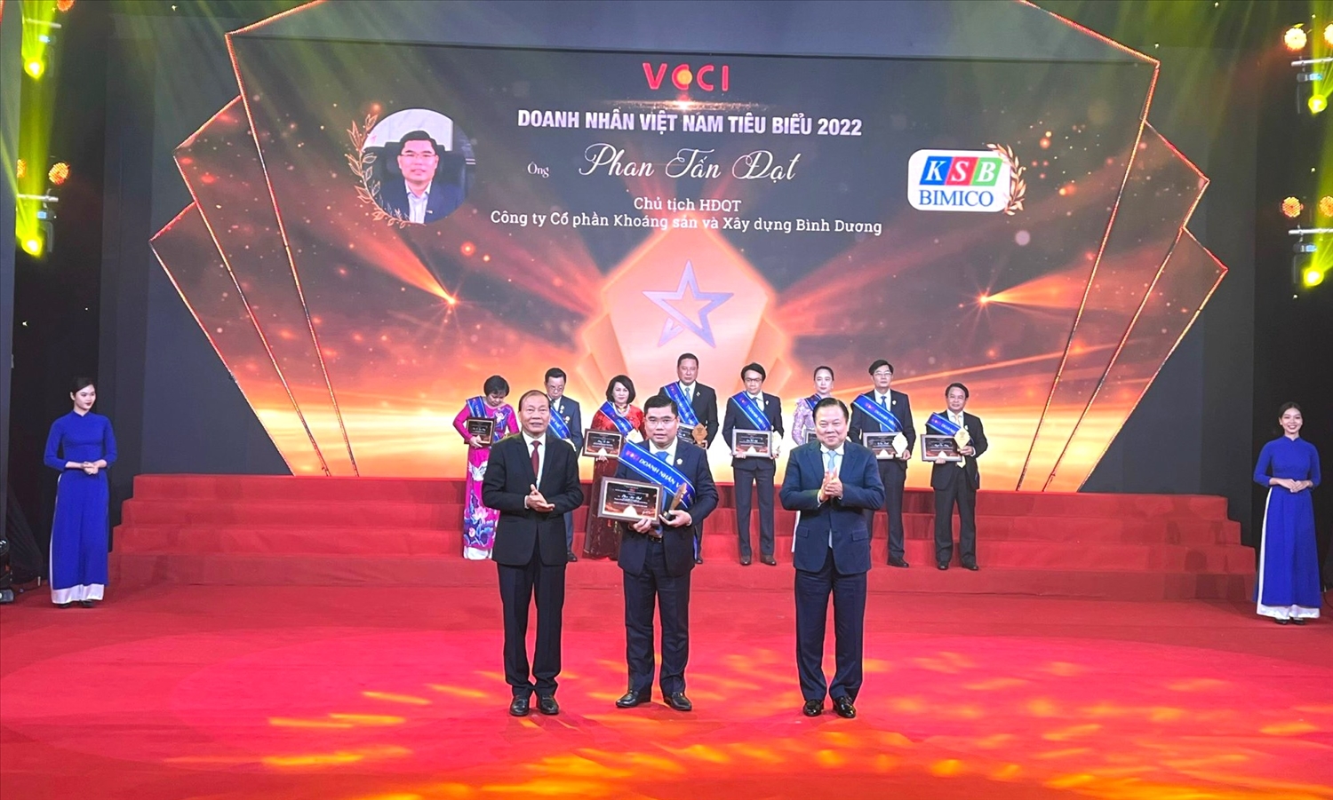Chủ tịch KSB Phan Tấn Đạt được vinh danh ‘Doanh nhân Việt Nam tiêu biểu năm 2022’