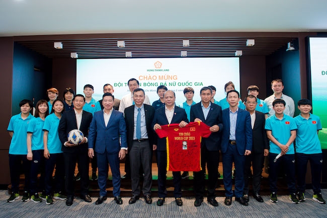 Hưng Thịnh Land trao thưởng 2 tỷ đồng cho đội tuyển bóng đá nữ 1