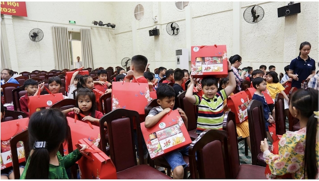 Xuân Vạn Phúc – Tết yêu thương: Van Phuc Group tặng quà Tết cho 300 trẻ em có hoàn cảnh khó khăn, mồ côi tại TP. Thủ Đức 4