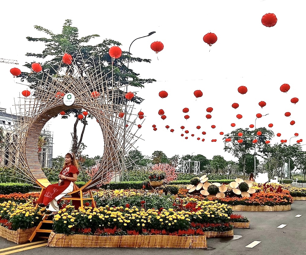 Chính thức mở cửa đường hoa tại Van Phuc City