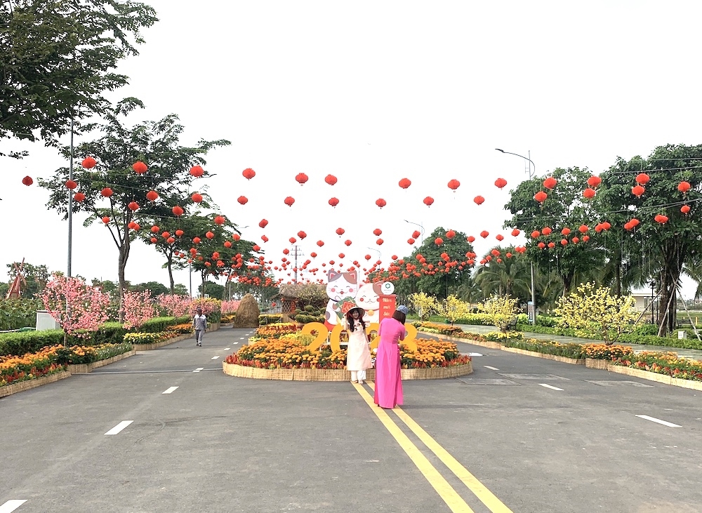 Chính thức mở cửa đường hoa tại Van Phuc City 1
