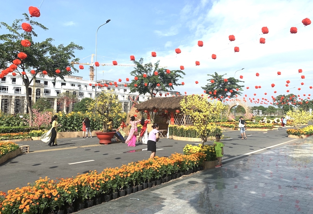 Chính thức mở cửa đường hoa tại Van Phuc City 2
