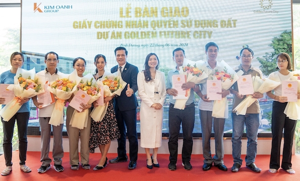 Kim Oanh Group bàn giao giấy chứng nhận quyền sử dụng đất dự án Golden Future City 1