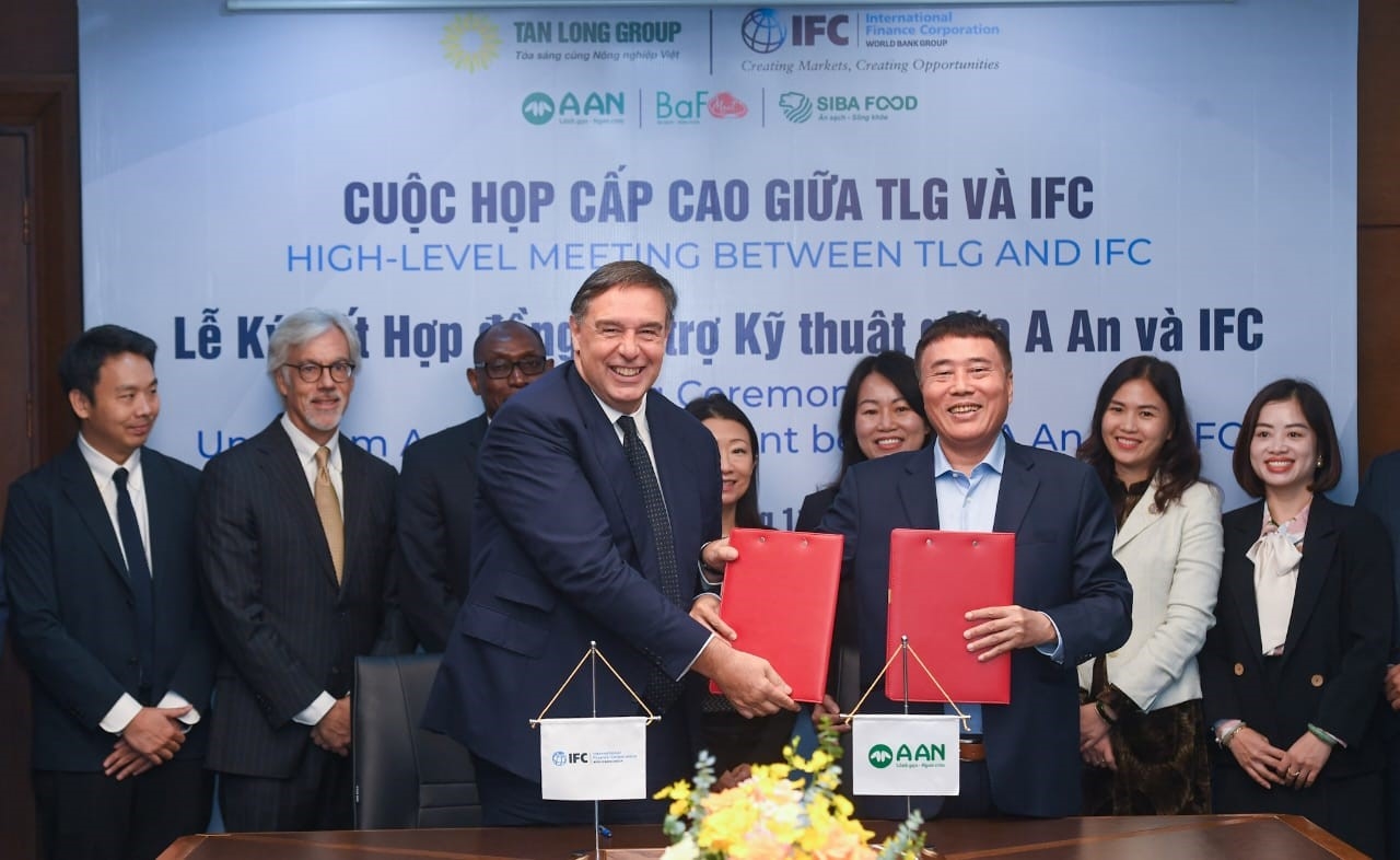 IFC, Tân Long ký thỏa thuận sản xuất lúa gạo bền vững