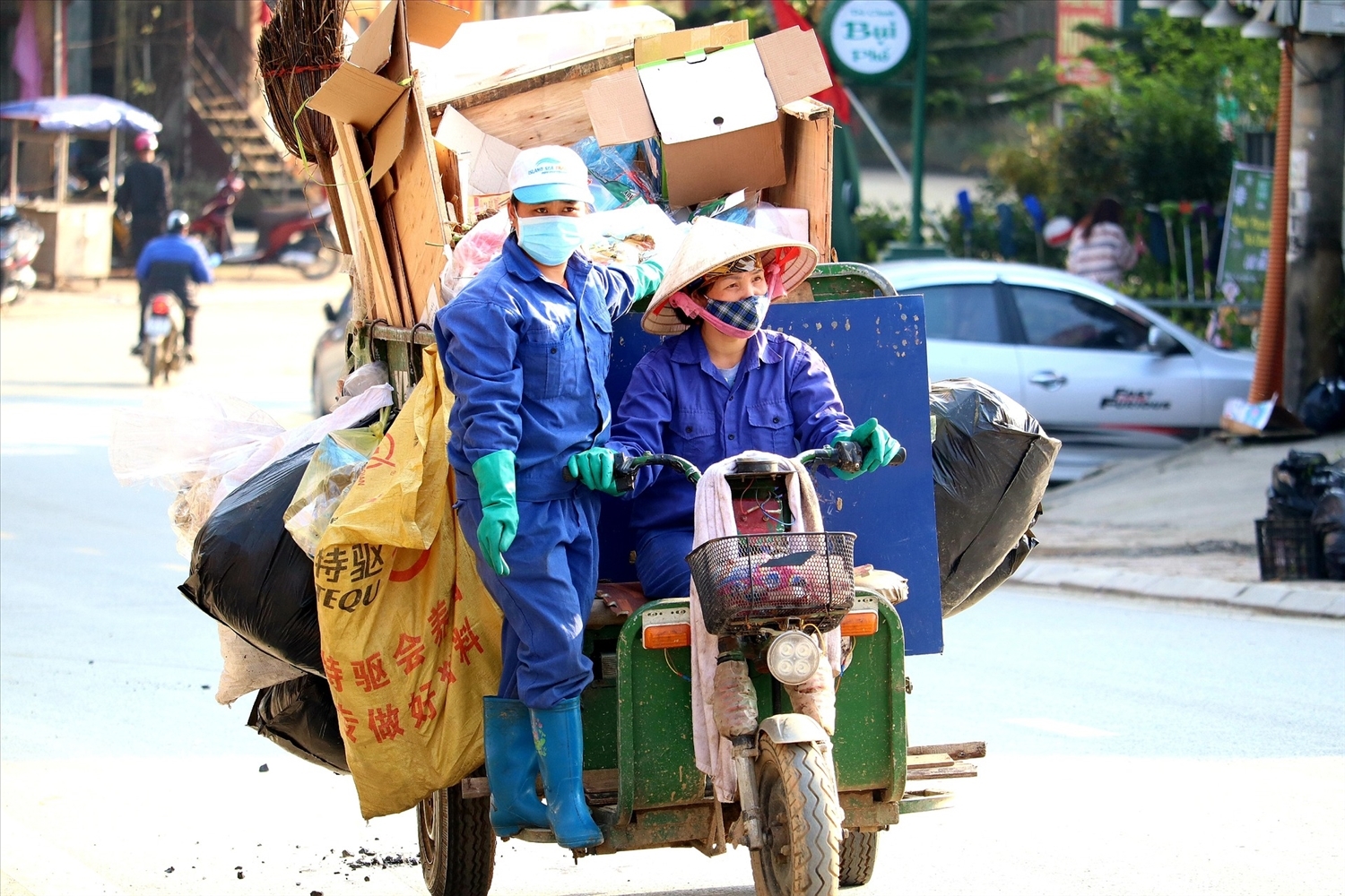 Vai trò kép của phụ nữ trong chuỗi giá trị nhựa Việt Nam