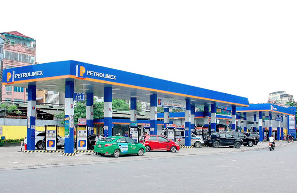 Lượng xăng dầu bán ra của Petrolimex đang 'giảm tốc'