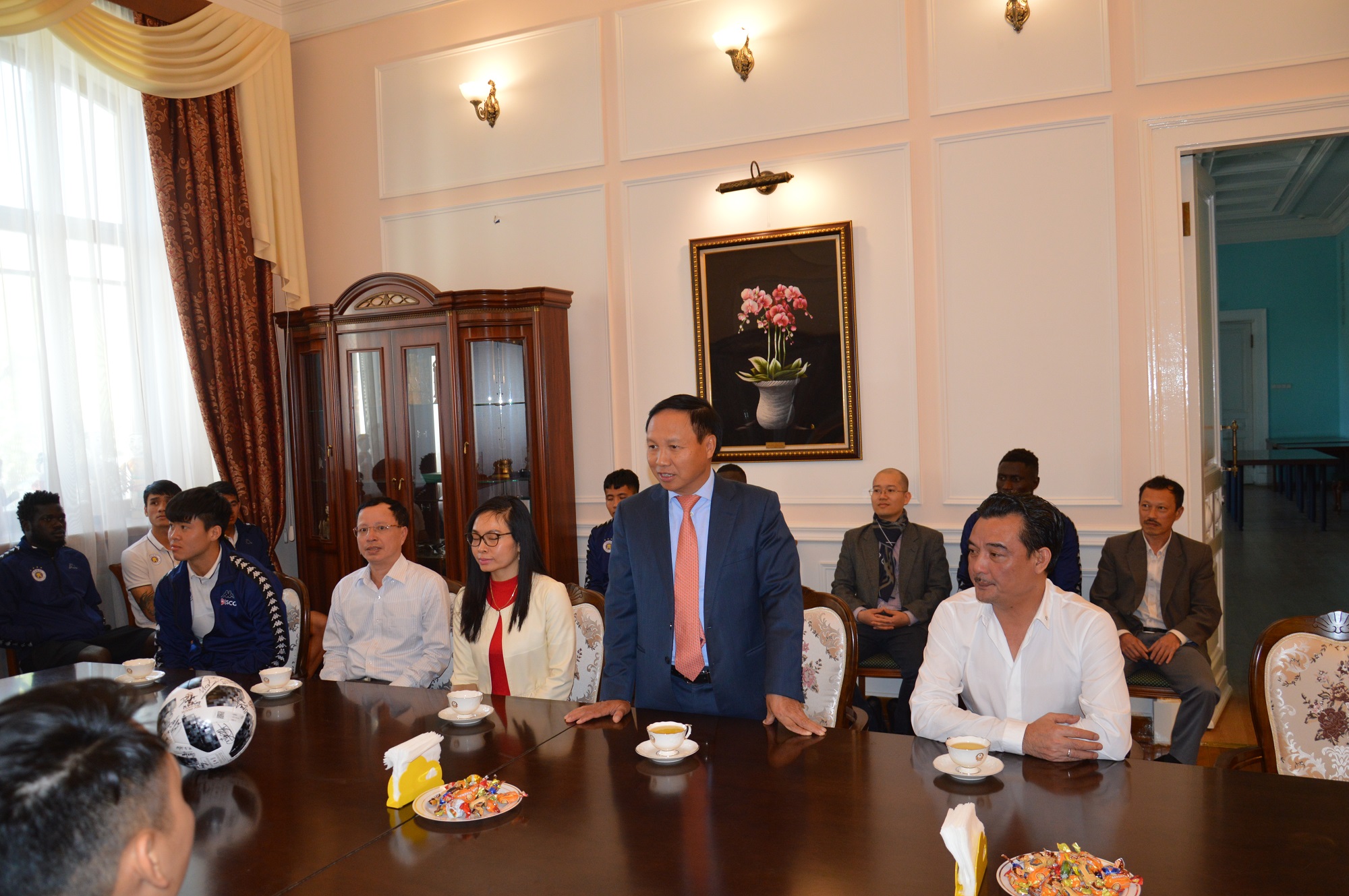 Đại sứ Việt Nam tại Nga tiếp, chúc mừng thành tích của CLB bóng đá Hà Nội