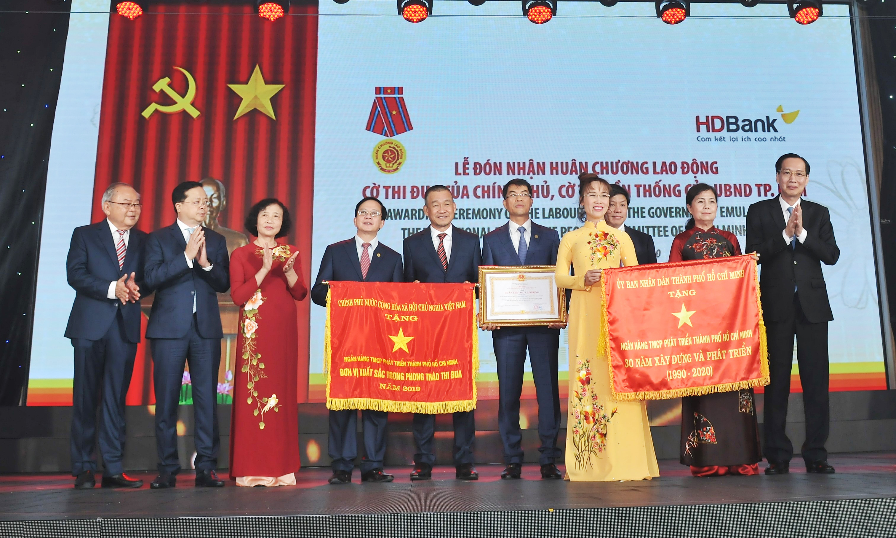 HDBank đón Huân chương lao động nhân kỷ niệm 30 năm thành lập 2