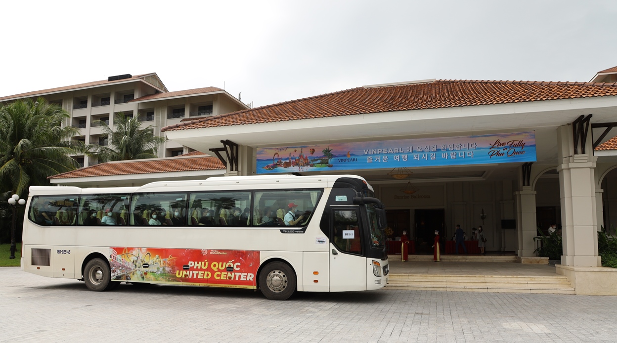 Đoàn du khách quốc tế hộ chiếu vaccine đầu tiên của Việt Nam đến Phú Quốc United Center 2