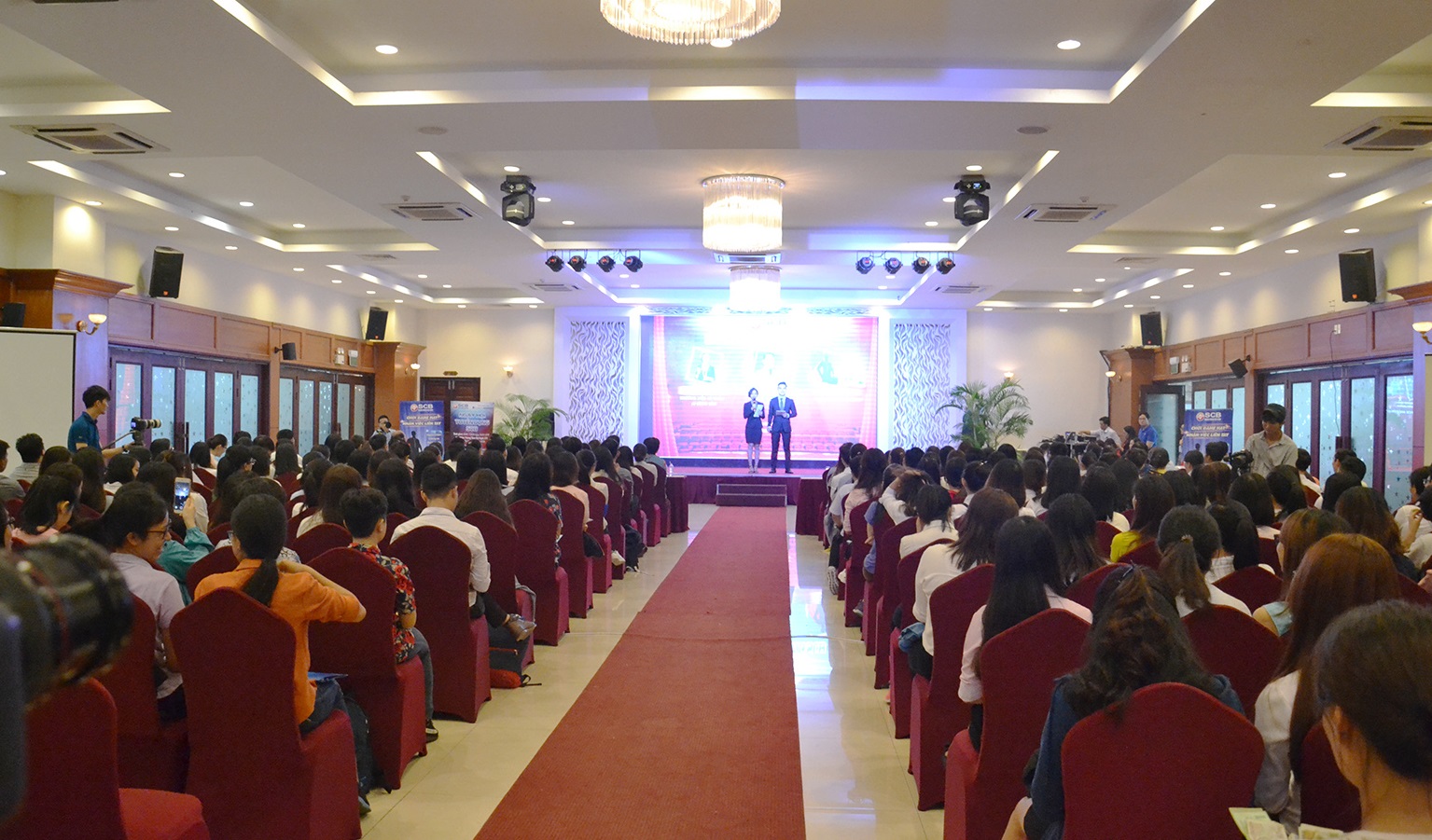 Gần 300 sinh viên tham dự 'Ngày hội tuyển dụng SCB 2018'