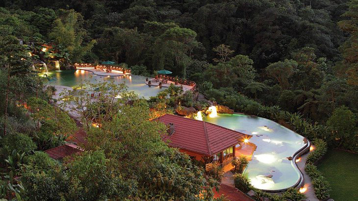 Nhân chuyện ở Mã Pì Lèng, xem thế giới dựng khách sạn giữa núi rừng ra sao 12