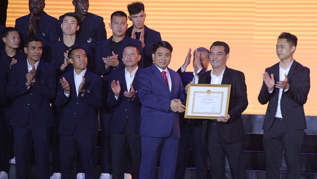 Hà Nội FC nhận huân chương Lao động hạng Ba 1