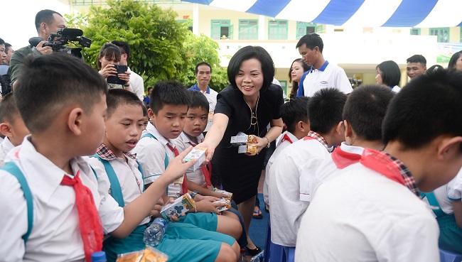 Vinamilk tặng 70.000 ly sữa cho trẻ em tỉnh Thái Nguyên 2