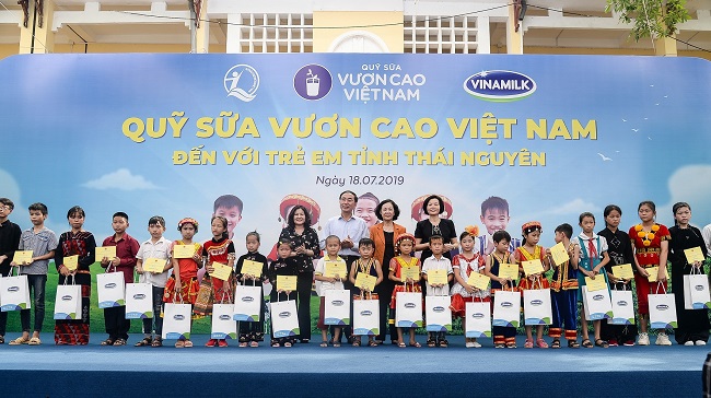 Vinamilk tặng 70.000 ly sữa cho trẻ em tỉnh Thái Nguyên 1