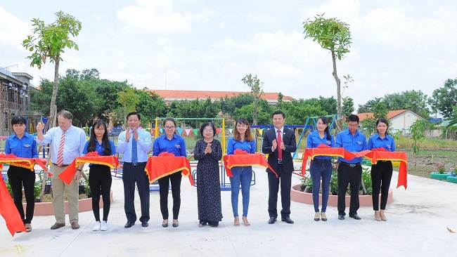 Nam A Bank trao 120 suất học bổng cho học sinh tỉnh Long An 1