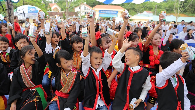 Quỹ sữa Vươn Cao Việt Nam nỗ lực “Để mọi trẻ em đều được uống sữa mỗi ngày”