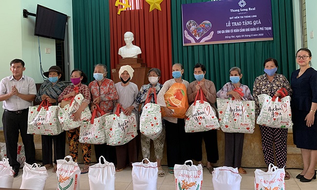 Tập đoàn Địa ốc Thăng Long trao 150 phần quà cho gia đình khó khăn tại Đồng Nai