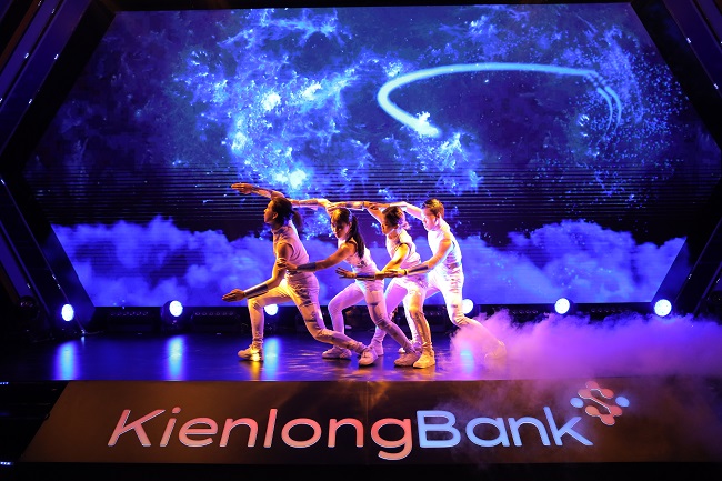 Ấn tượng với sự kiện chuyển mình bứt phá của KienlongBank 7