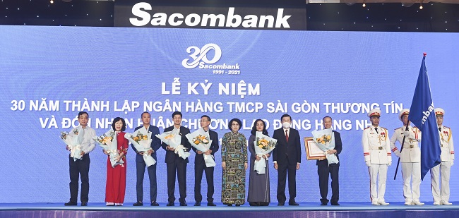Sacombank nhận huân chương Lao động hạng nhì vào dịp kỷ niệm 30 năm thành lập