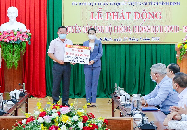 Tập đoàn Hưng Thịnh tặng 50.000 liều vắc-xin Covid-19 cho tỉnh Bình Định