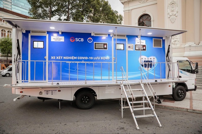 SCB tặng 20 xe lấy mẫu xét nghiệm Covid-19 lưu động cho Bộ Y tế