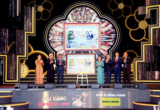 Nam A Bank tiếp tục trao tặng 1 tỷ đồng cho chương trình “Mai Vàng nhân ái”