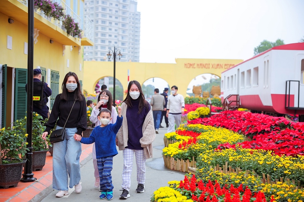 Ấn tượng đường hoa xuân 'Hành trình vàng son Tết Việt'