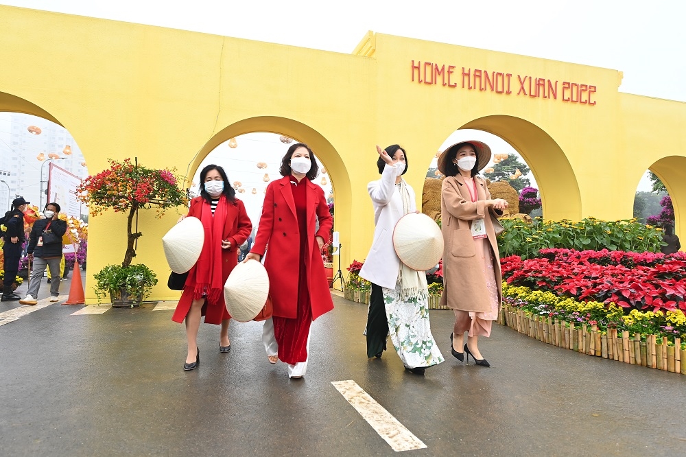 Ấn tượng đường hoa xuân 'Hành trình vàng son Tết Việt'