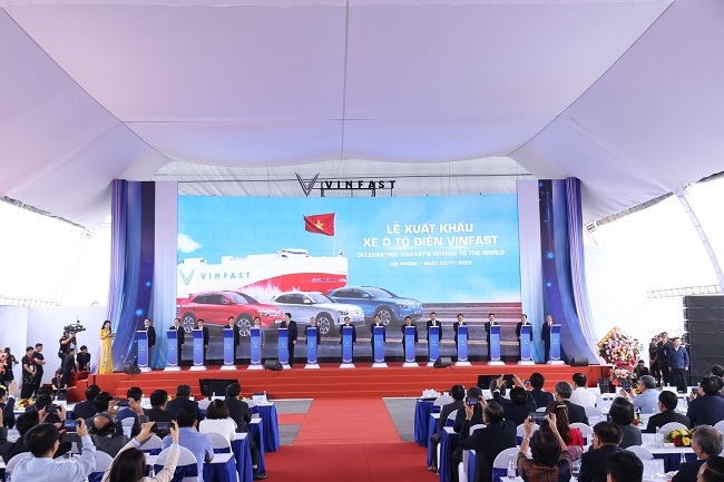 Vinfast xuất khẩu lô xe điện đầu tiên ra thế giới 1