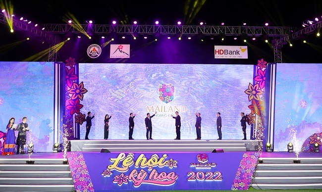 Hàng vạn du khách đổ về Lạng Sơn khai mạc Lễ hội Kỳ hoa 2022 5