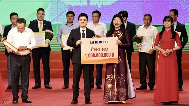 T&T Group ủng hộ 1 tỷ đồng cho Quỹ 'Vì người nghèo' thành phố Hà Nội 1