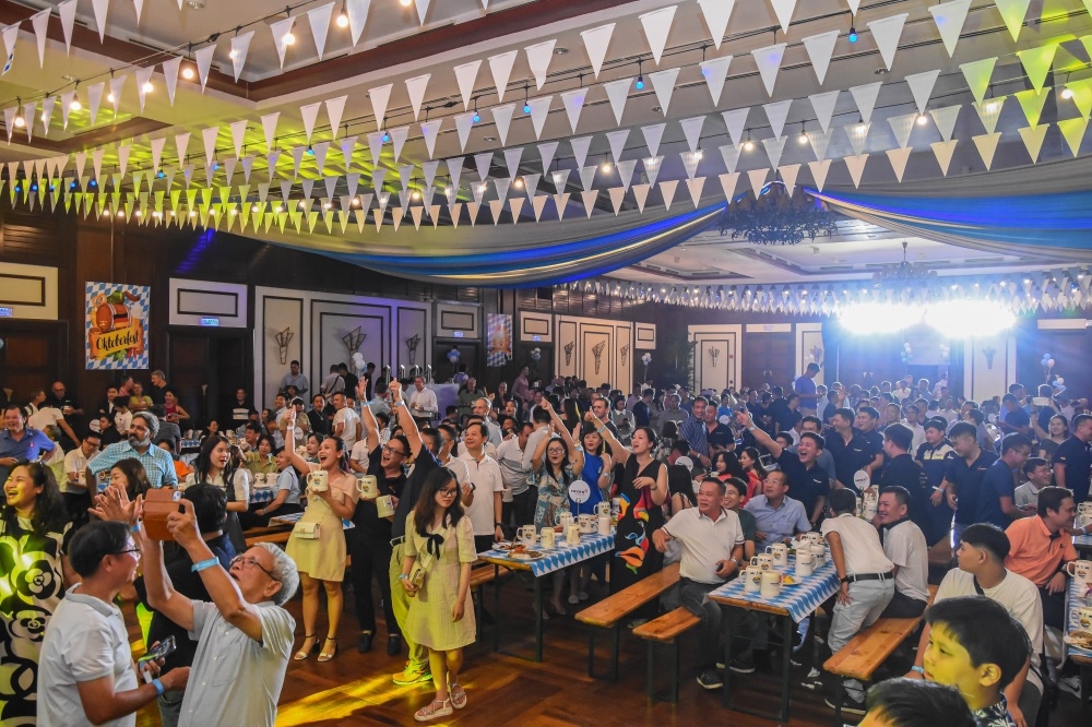 Hàng trăm khách đổ về lễ hội bia Đức Oktoberfest lần đầu có tại Đà Nẵng 1