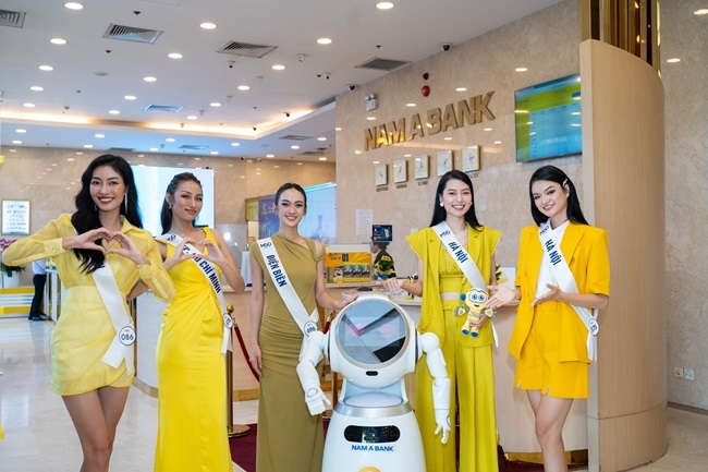 Thí sinh Hoa hậu hoàn vũ Việt Nam 2023 trải nghiệm tiện ích vượt trội tại một ngân hàng 1