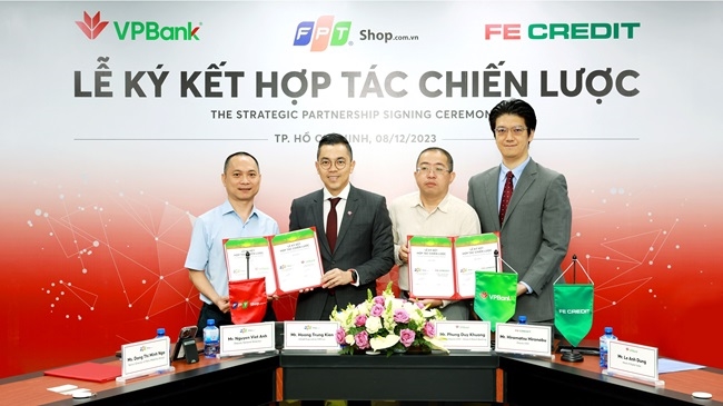 VPBank và FE Credit hợp tác chiến lược với FPT Shop