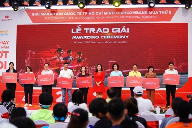 Giải Marathon Quốc tế Thành phố Hồ Chí Minh Techcombank đạt kỷ lục hơn 15.000 người tham dự 2