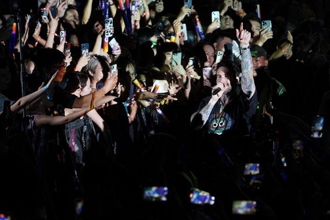 Maroon 5 khiến khán giả 8Wonder Winter Festival phát cuồng với loạt hit 'siêu đỉnh' 7