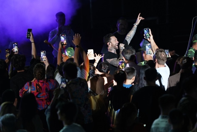 Maroon 5 khiến khán giả 8Wonder Winter Festival phát cuồng với loạt hit 'siêu đỉnh' 6