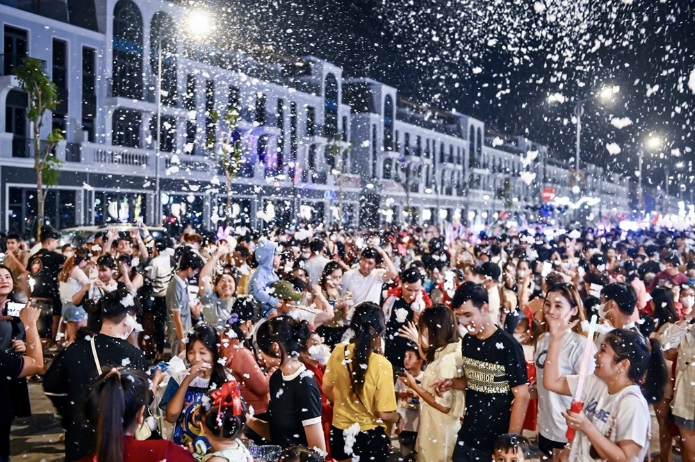 Đại lộ thương mại ở Long An đón hàng ngàn người dịp Giáng sinh 2023 2