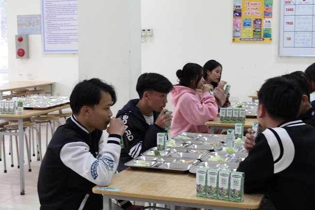 Quỹ phát triển tài năng Việt của Ông Bầu hỗ trợ dinh dưỡng cho học sinh vùng cao 1